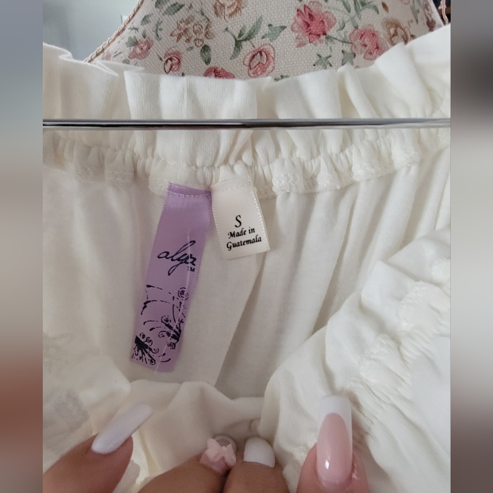 NWT Francesca Elegant Off-Shoulder Cream Top Size SMALL - Picture 4 of 5